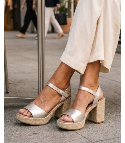 SANDALIAS DE TACÓN EN PIEL CON PLANTA DE GEL PARA MUJER APLAUSO 5732 ORO