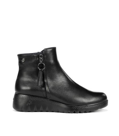 BOTÍN NEGRO DE PIEL CON CUÑA PARA MUJER FLUCHOS LIVE F2100