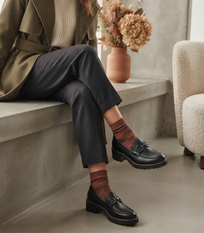 MOCASÍN EN PIEL NAPA CON ADORNO DE MUJER PITILLOS 20520 NEGRO