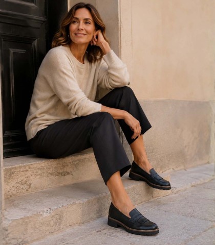 MOCASINES NEGROS DE PIEL CON ANTIFAZ Y FLECOS PARA MUJER PITILLOS 10783
