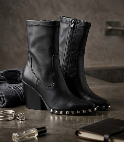 BOTINES DE TACÓN NEGROS CON TACHUELAS NOA HARMOND 9095