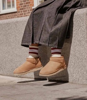 BOTÍN UGG CLASSIC ULTRA MINI CON TRATAMIENTO HIDRÓFUGO Y PIEL DE OVEJA TWINFACE CHESTNUT