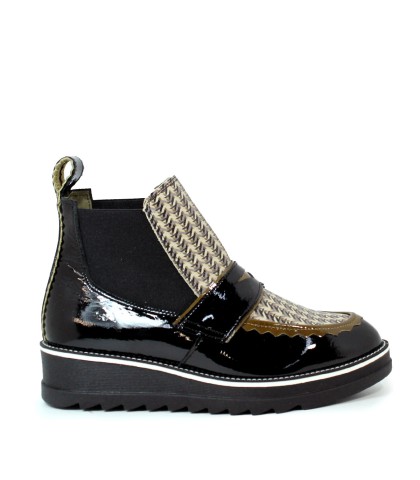 BOTINES DE CHAROL CON ELÁSTICOS LATERALES APLAUSO MAPI 07 NEGRO