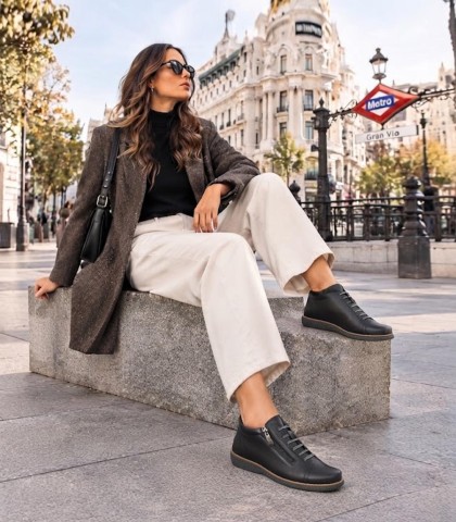 BOTINES CÓMODOS DE PIEL NEGRA CON ELÁSTICOS Y CREMALLERA VALERIA´S 2354
