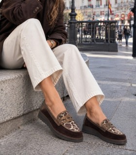 MOCASINES DE PIEL APLAUSO EN COMBINACIÓN DE TEXTURAS Y ESTAMPADOS NOEL 023 MARRÓN